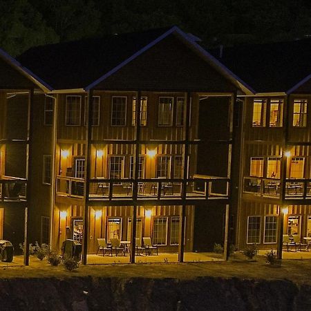 Keweenaw Waters Resort Хоутон Экстерьер фото