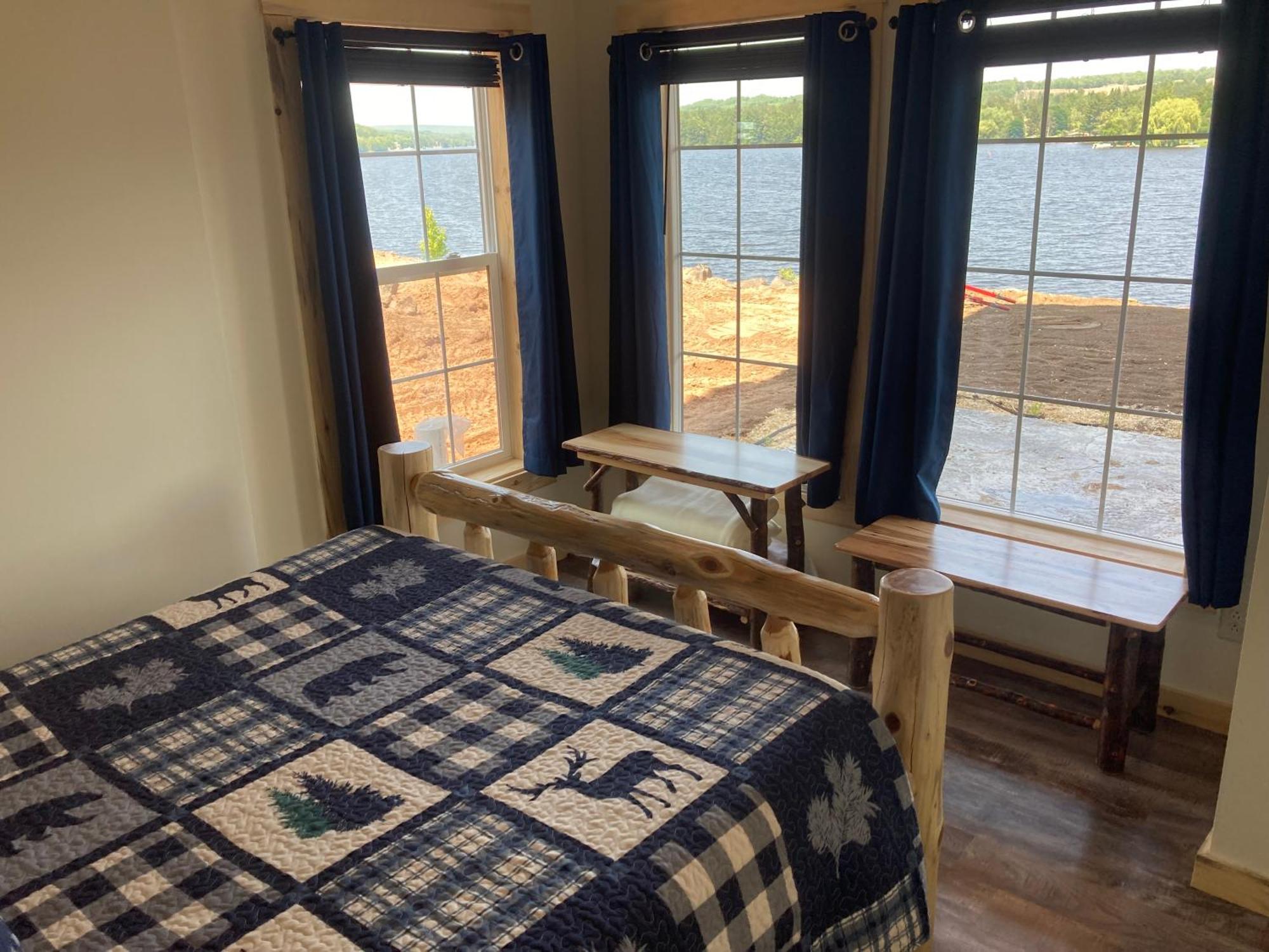 Keweenaw Waters Resort Хоутон Экстерьер фото