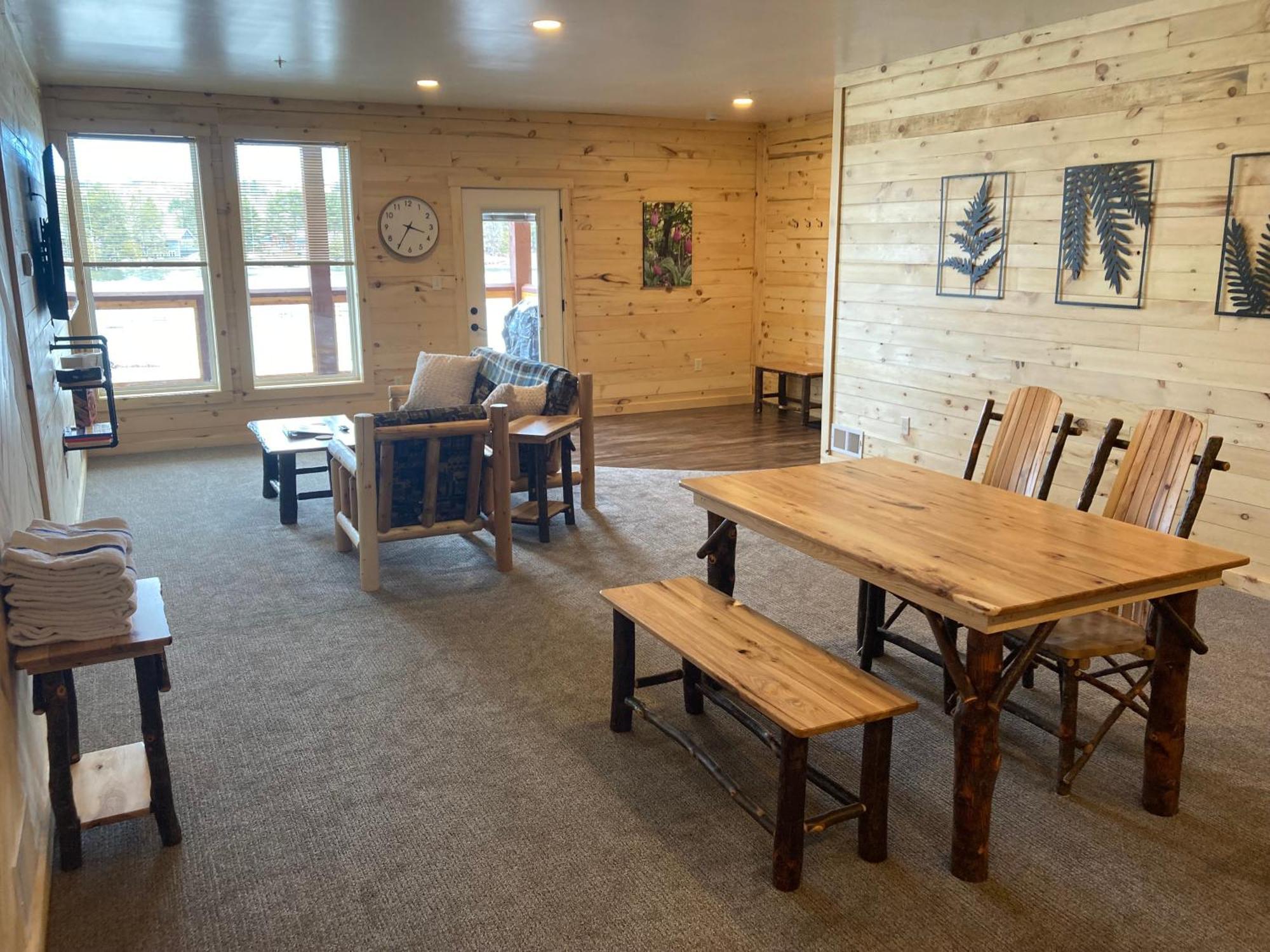 Keweenaw Waters Resort Хоутон Экстерьер фото