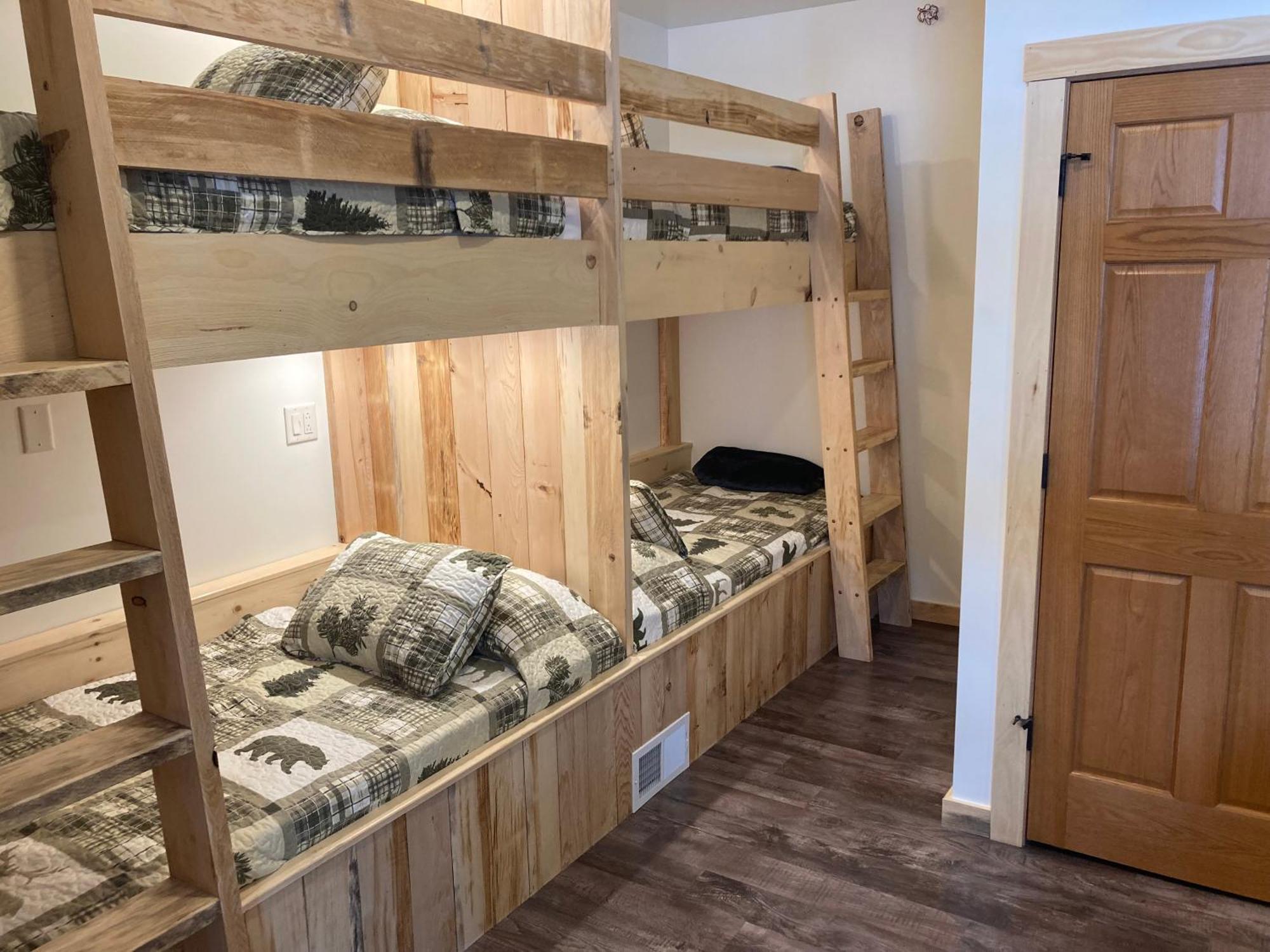 Keweenaw Waters Resort Хоутон Экстерьер фото