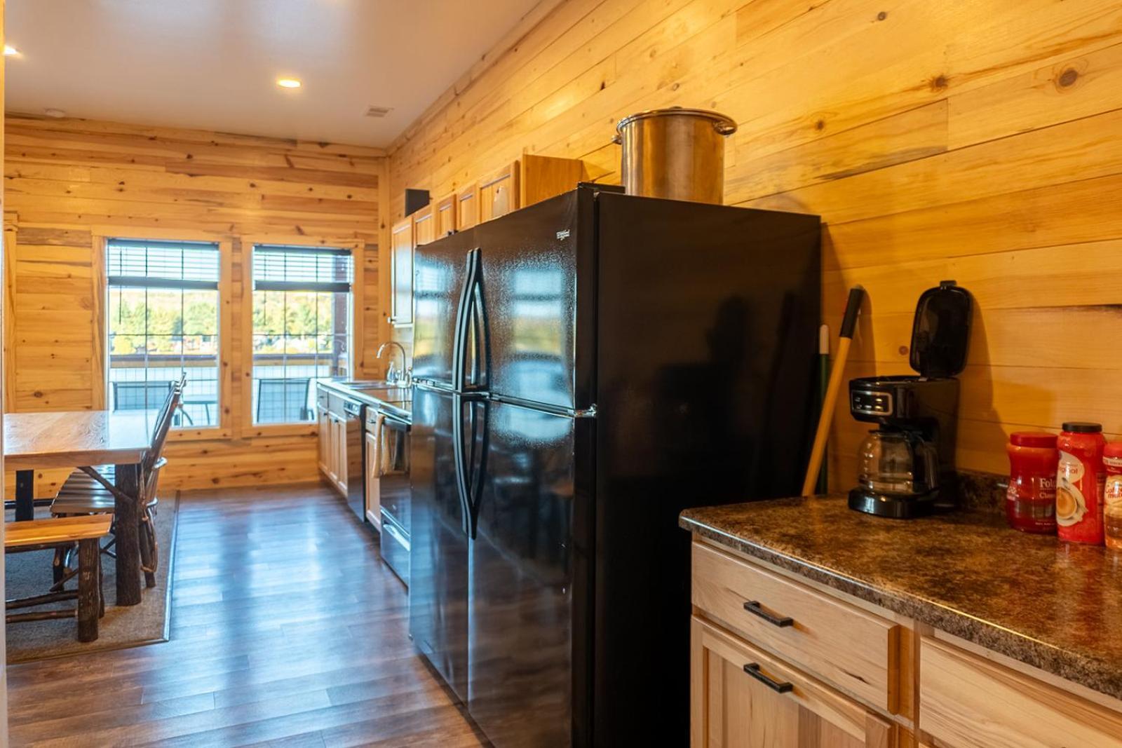 Keweenaw Waters Resort Хоутон Экстерьер фото