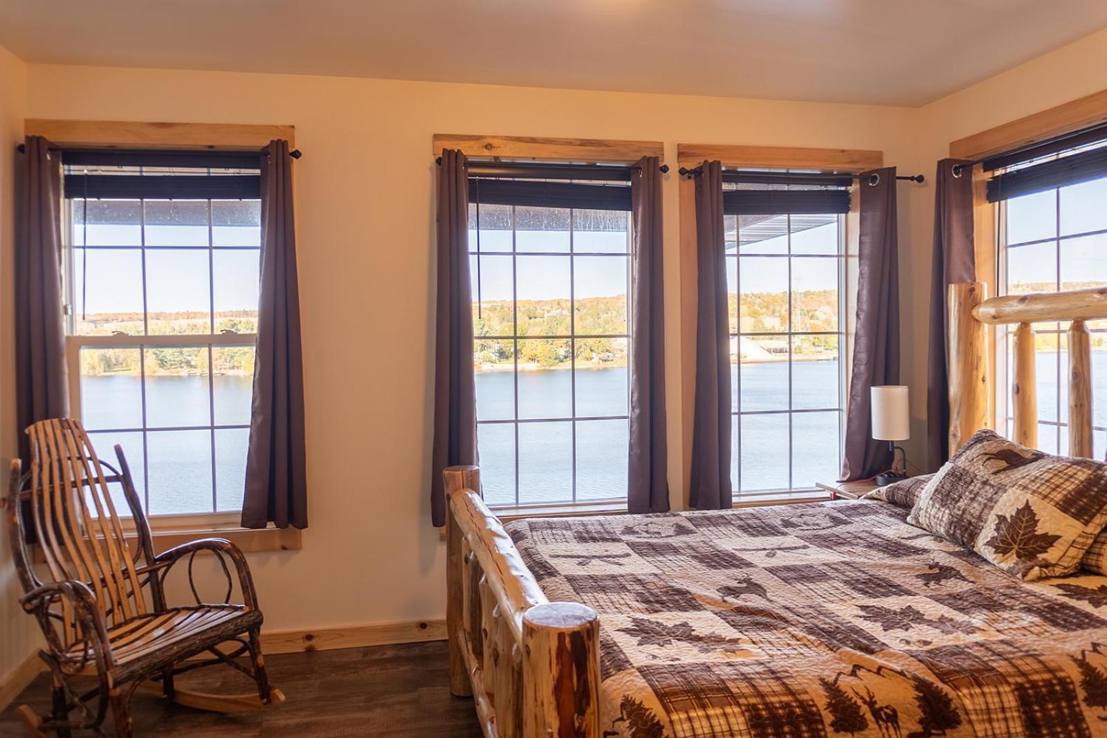 Keweenaw Waters Resort Хоутон Экстерьер фото