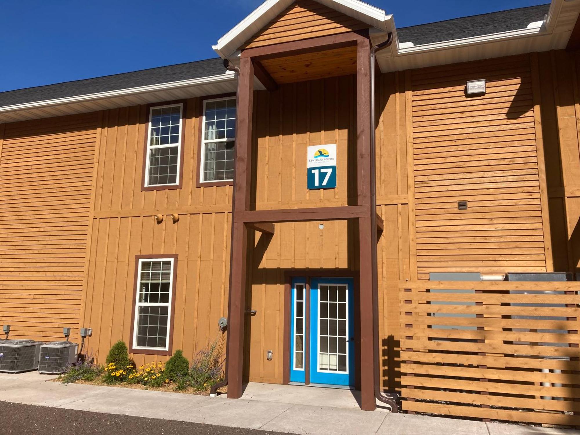 Keweenaw Waters Resort Хоутон Экстерьер фото