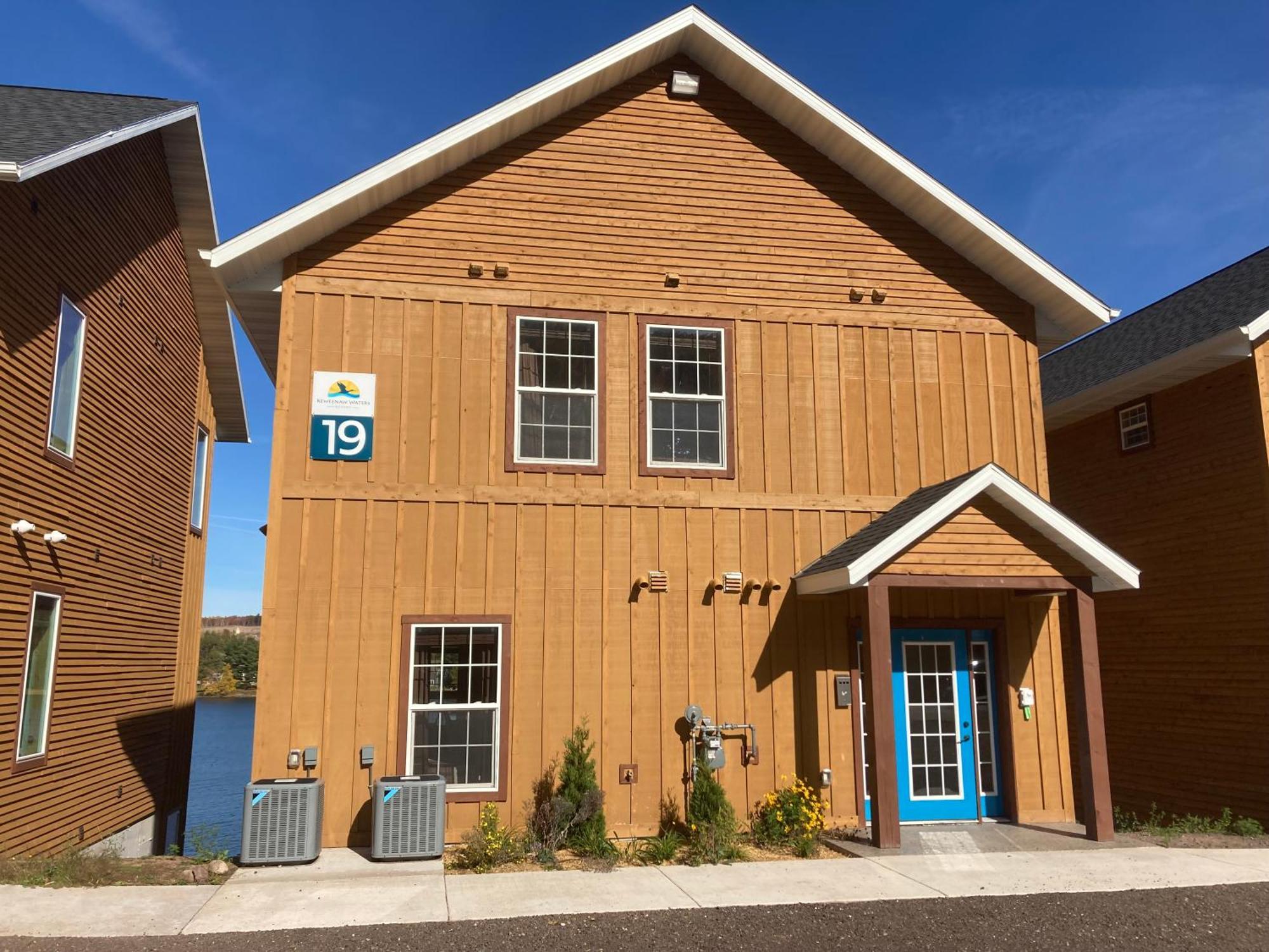 Keweenaw Waters Resort Хоутон Экстерьер фото