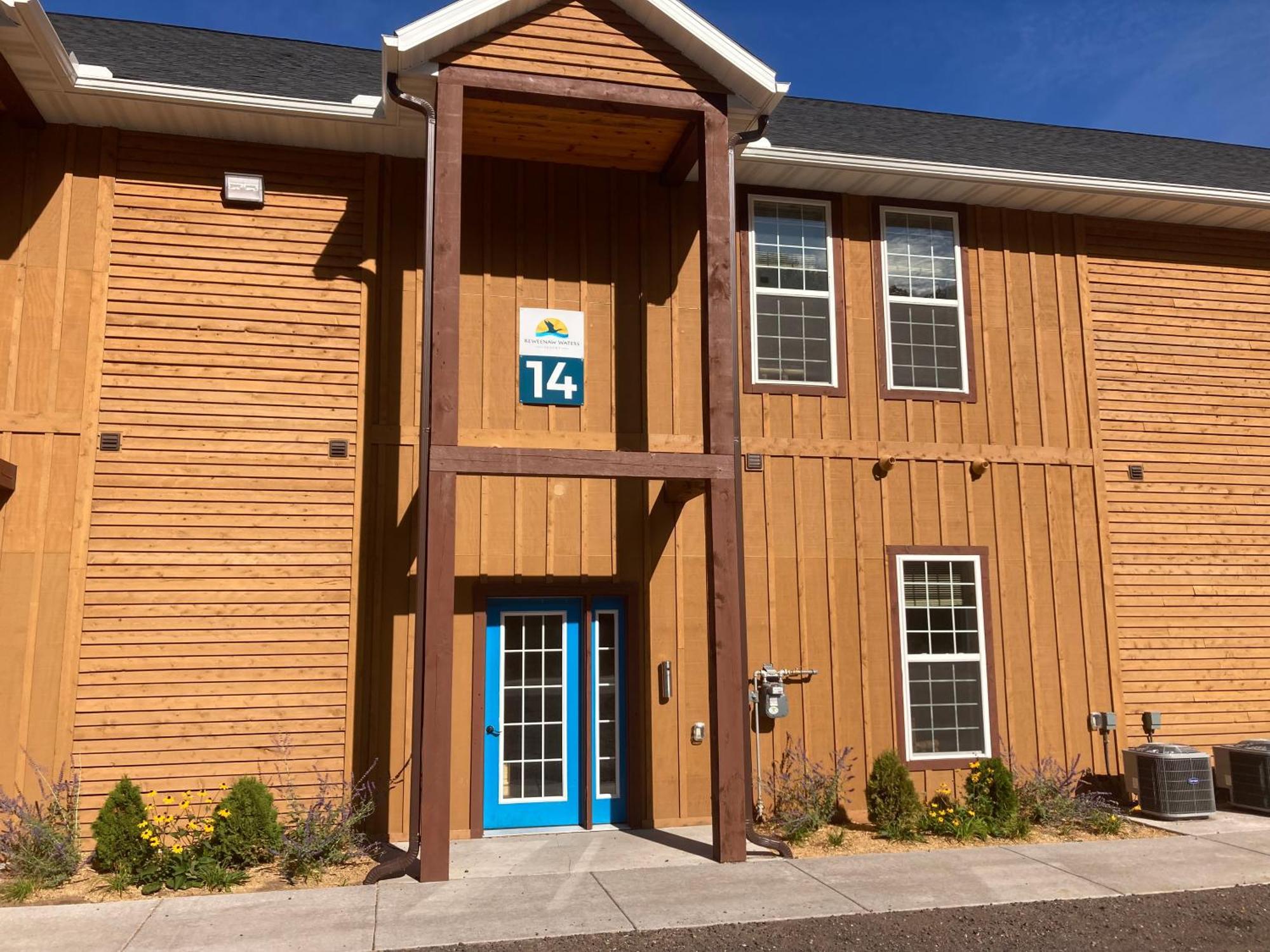 Keweenaw Waters Resort Хоутон Экстерьер фото