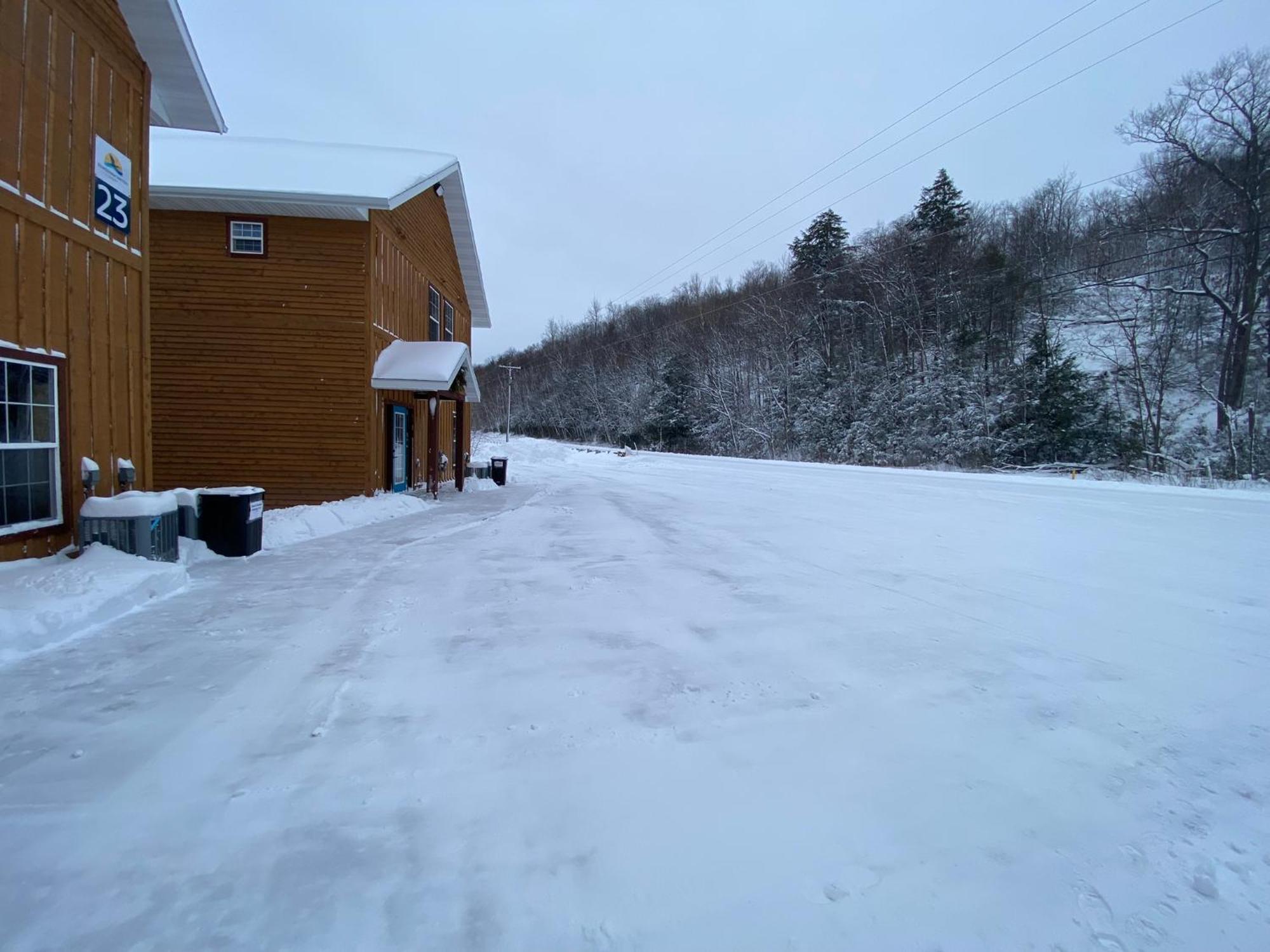 Keweenaw Waters Resort Хоутон Экстерьер фото