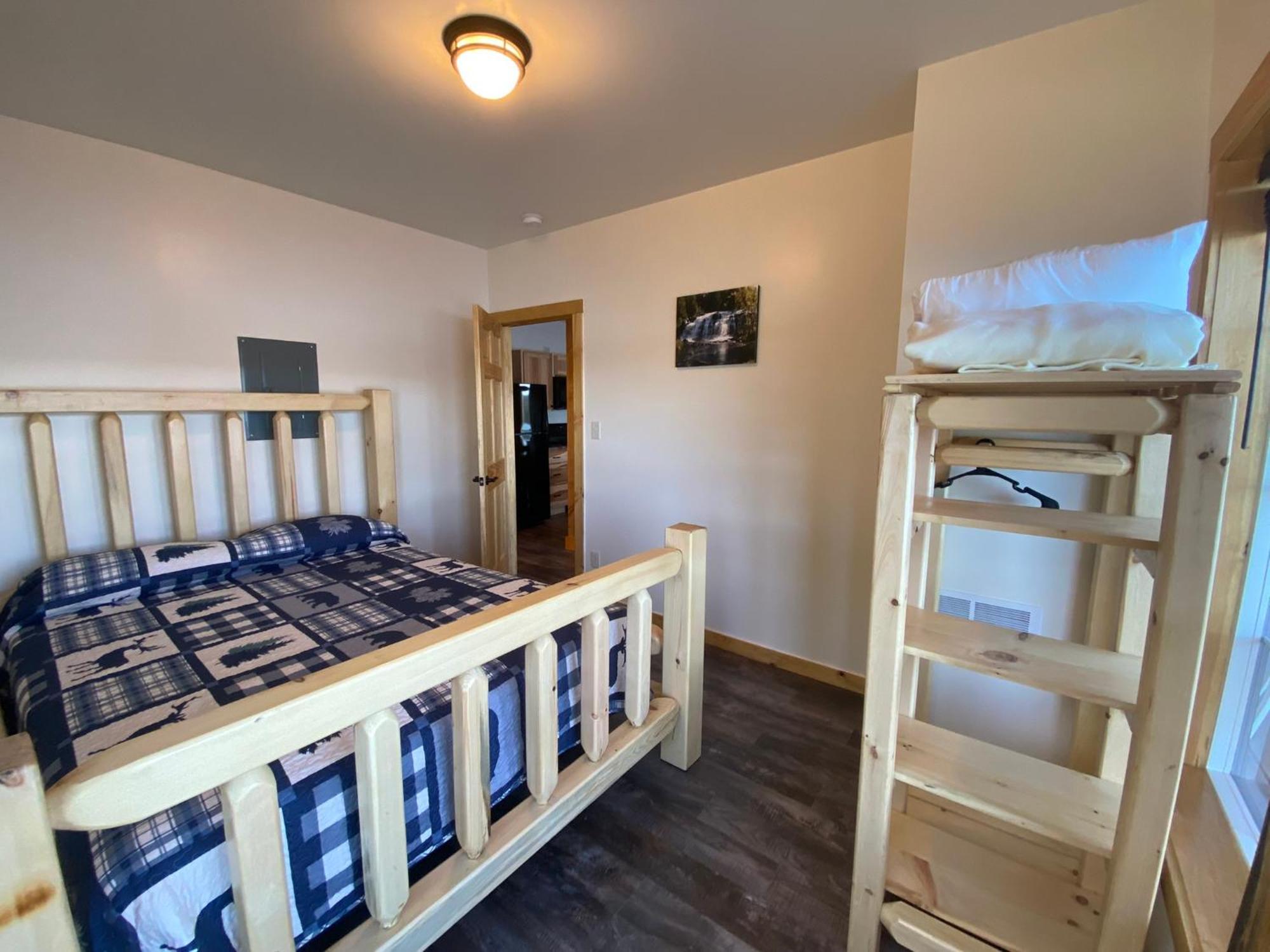 Keweenaw Waters Resort Хоутон Экстерьер фото